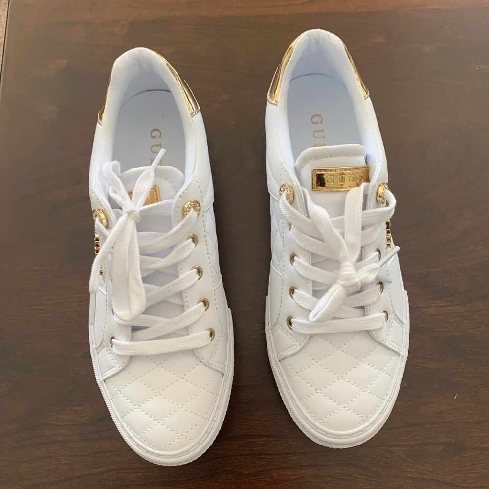 NWOT Guess Sneaker